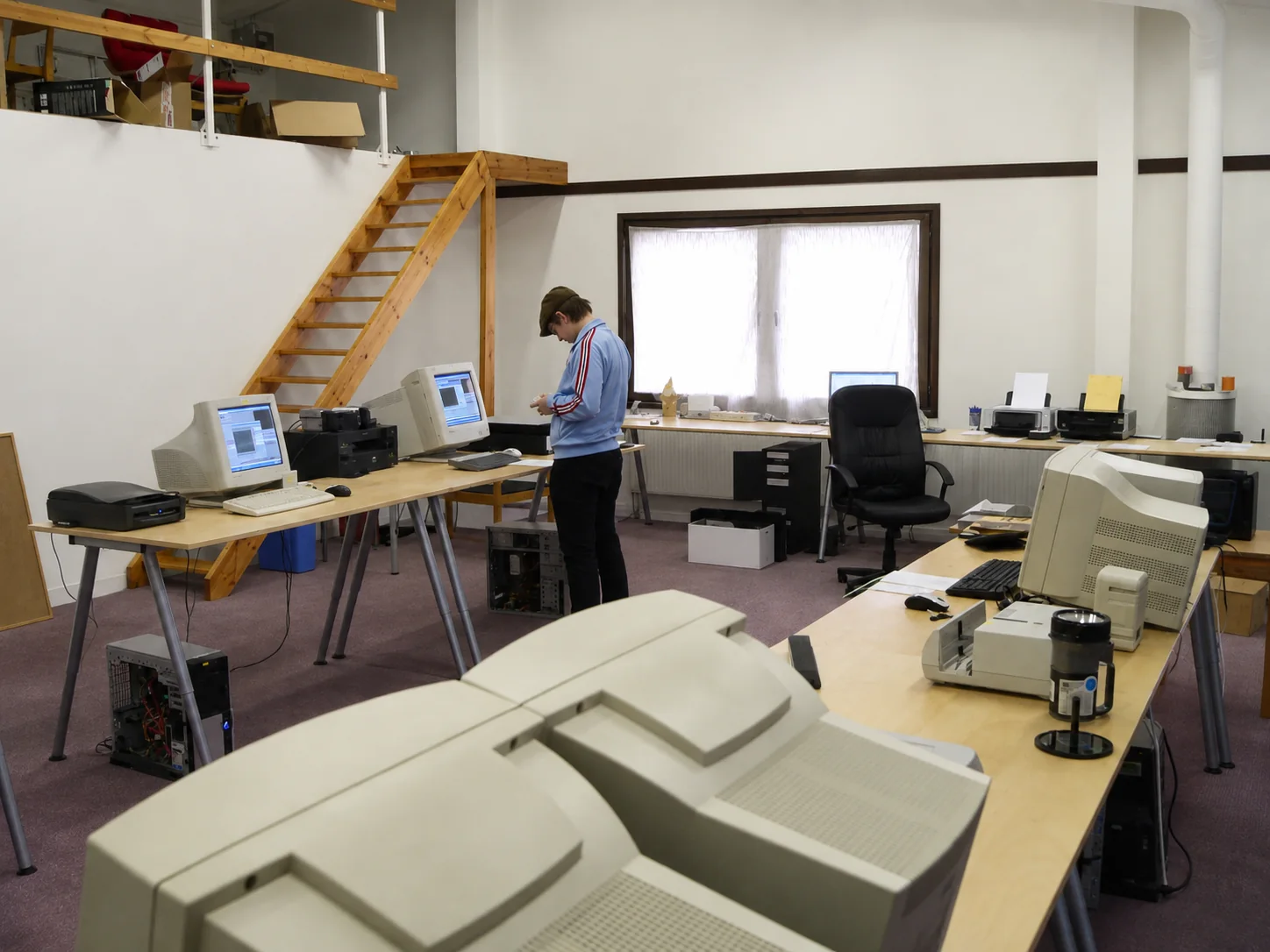 Raná výrobní práce mezi počítači a digitalizačním vybavením.
